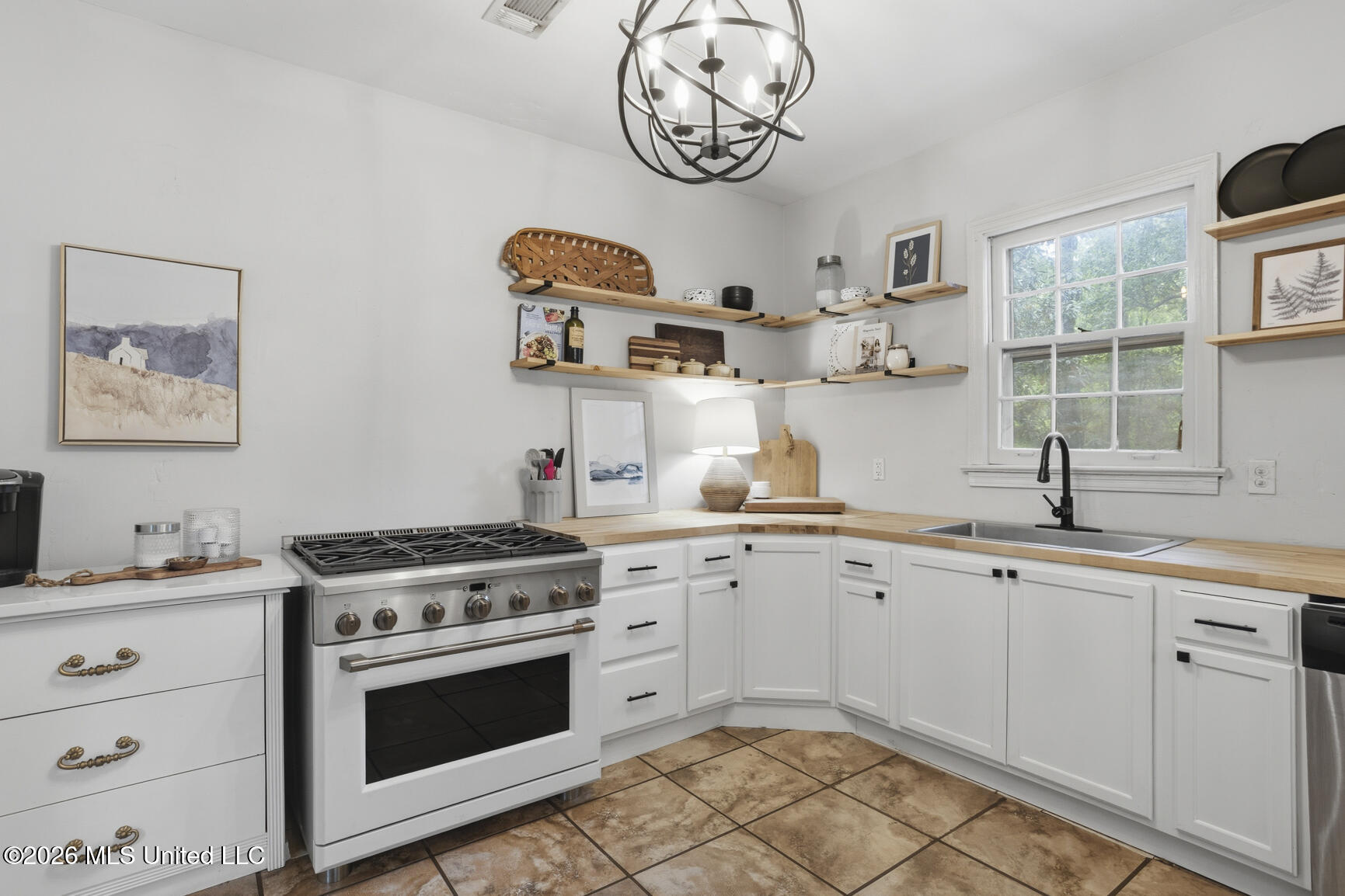 404 Colonial Circle Jackson, MS 39211 - Photo 14 of 27 Renovated Kitchen!