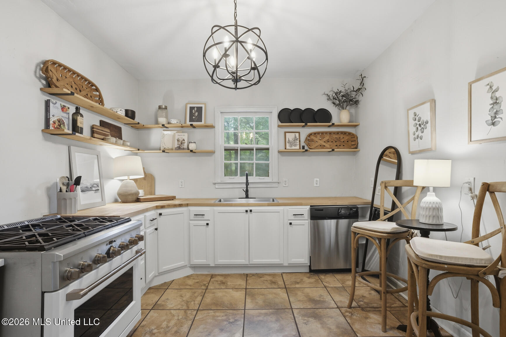 404 Colonial Circle Jackson, MS 39211 - Photo 15 of 27 Cafe Professional Range!