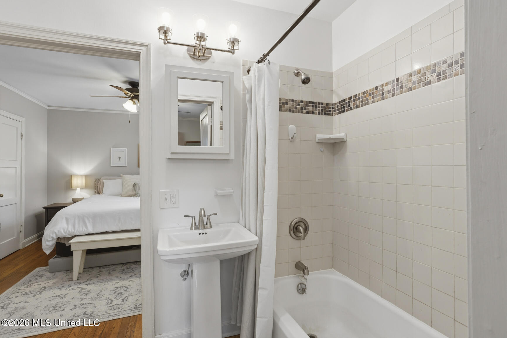 404 Colonial Circle Jackson, MS 39211 - Photo 20 of 27 Primary Bath