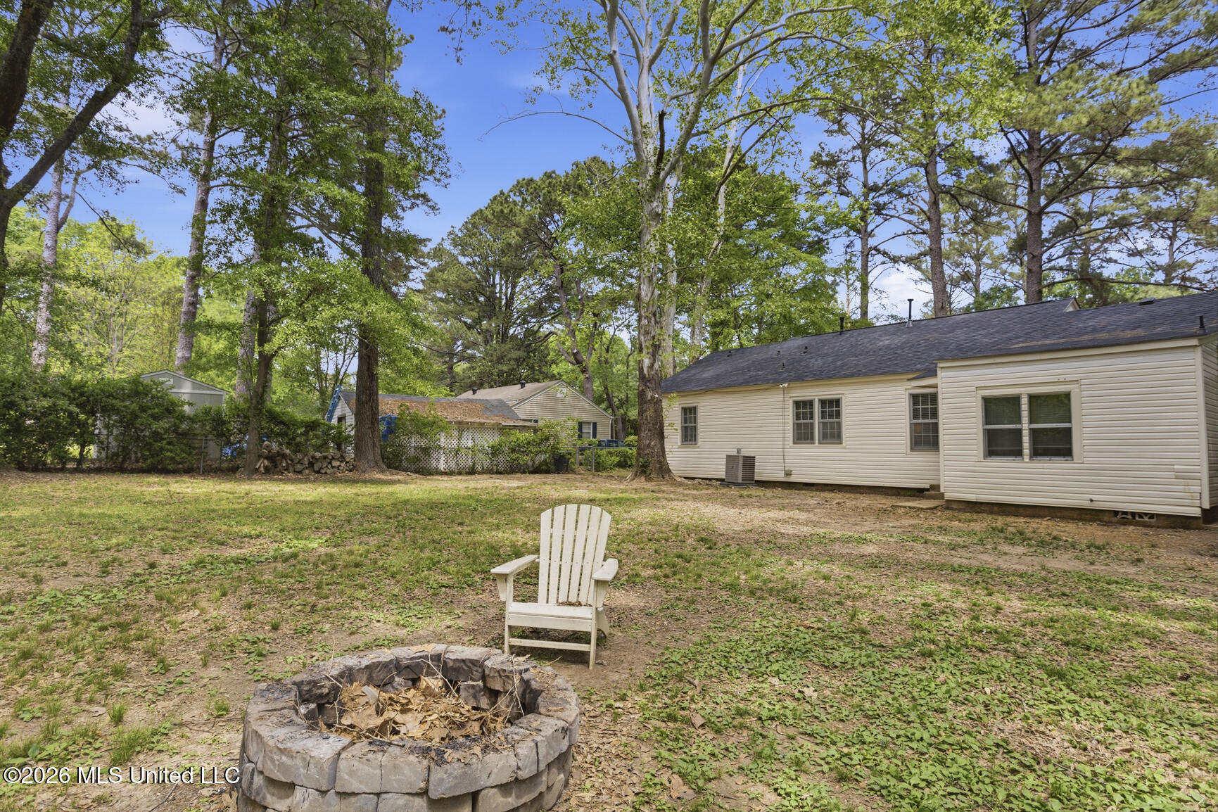 404 Colonial Circle Jackson, MS 39211 - Photo 26 of 27 Gather around the firepit!