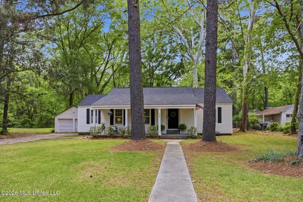 $185,000 | 404 Colonial Circle, Jackson, MS 39211