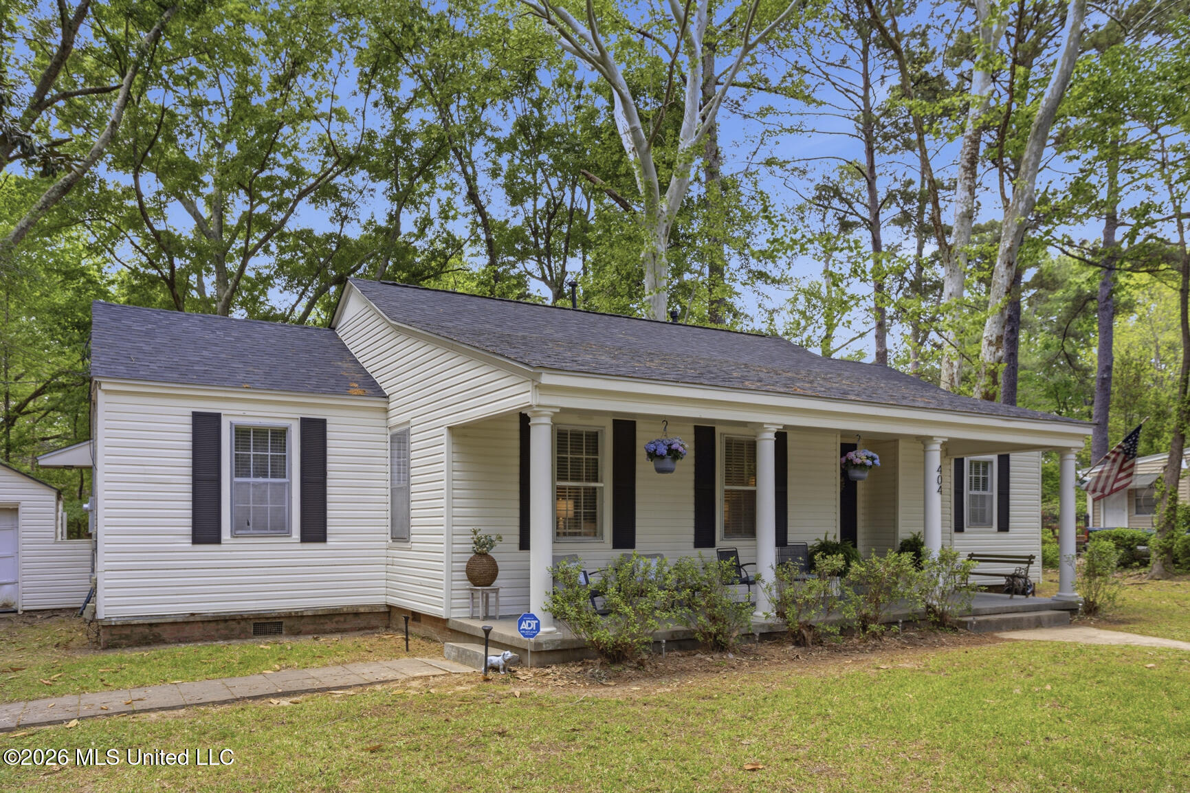 404 Colonial Circle Jackson, MS 39211 - Photo 4 of 27 Such a Charming 3/2!