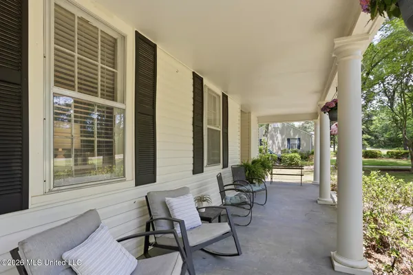 $185,000 | 404 Colonial Circle, Jackson, MS 39211