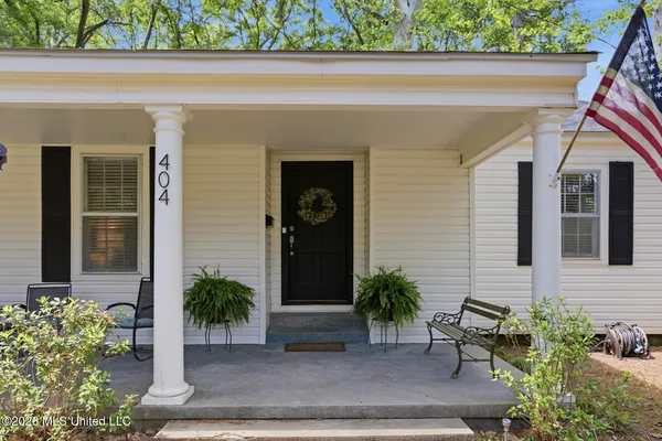 $185,000 | 404 Colonial Circle, Jackson, MS 39211