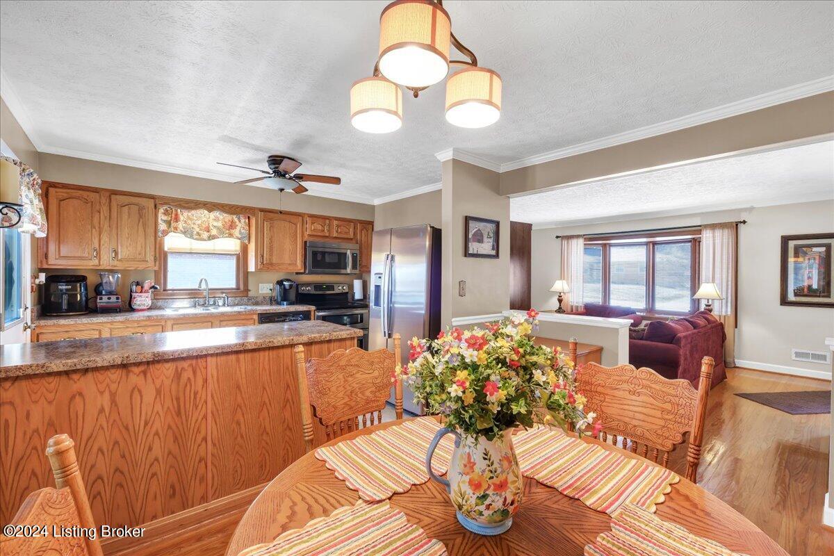 8513 Eula Road Louisville, KY 40219 - Photo 10 of 46 10-8513 Eula Rd-110
