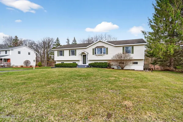 $479,000 | 766 Westmoreland Drive, Niskayuna, NY 12309