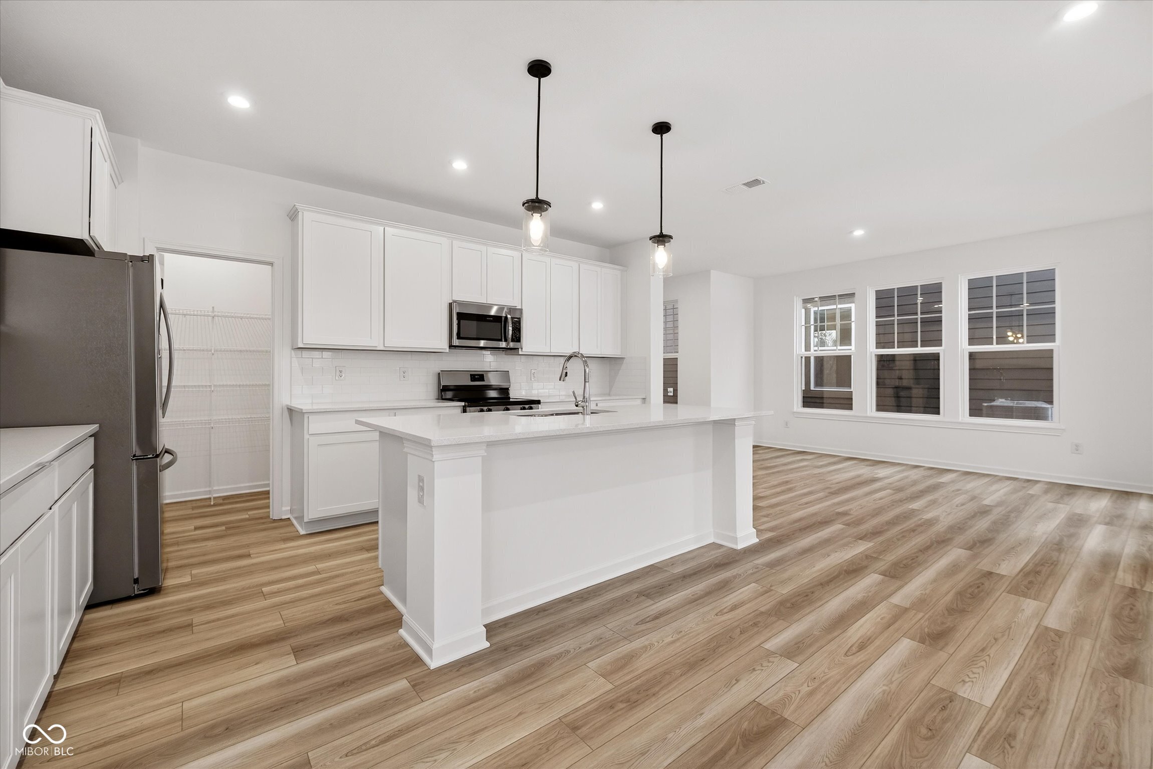 16067 Meadow Frost Court Fishers, IN 46037 - Photo 8 of 34