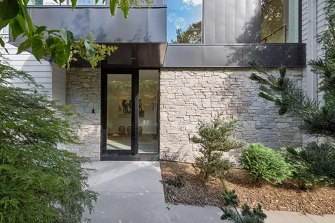 $2,000,000 | 1058 East Circle Drive, Wayzata, MN 55391