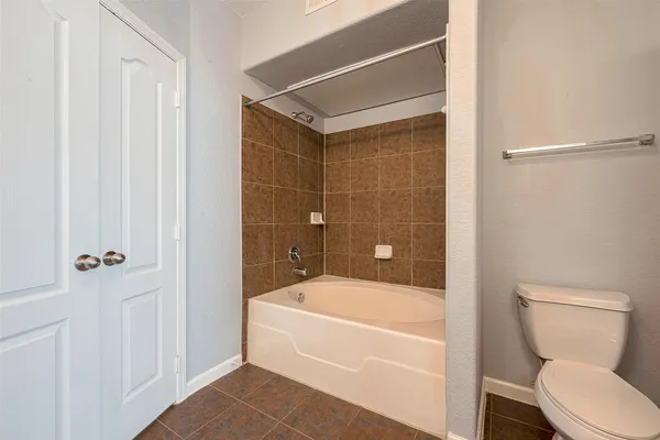$165,000 | 1711 Old Spanish Trail, Unit 242, Houston, TX 77054