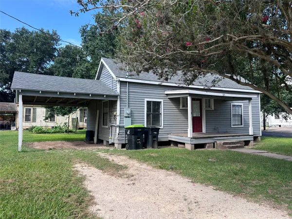 $800 | 521 West Caney Street, Wharton, TX 77488