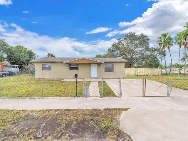 a view of pool with a backyard
