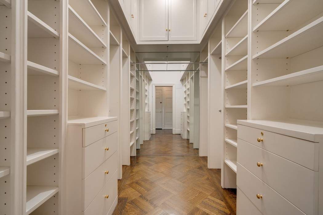 243 East 17th Street Manhattan, NY 10003 - Photo 20 of 44 a view of walk in closet