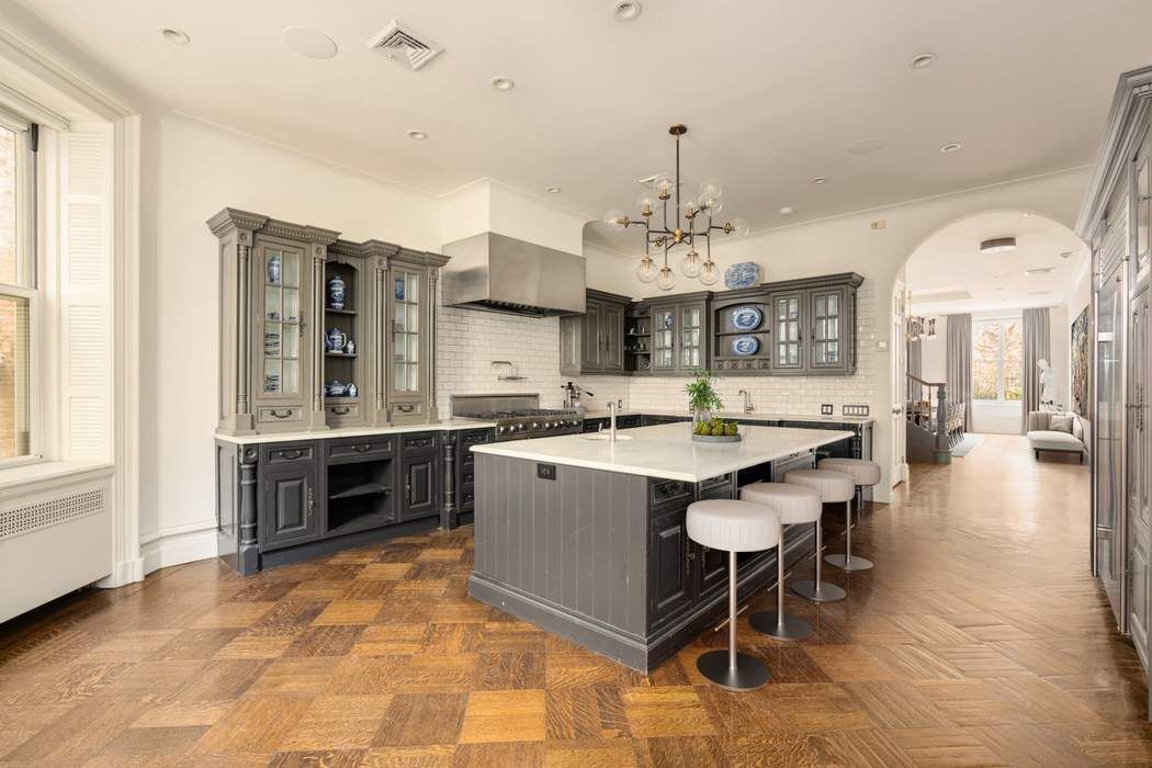 243 East 17th Street Manhattan, NY 10003 - Photo 7 of 44 a large kitchen with a table and chairs