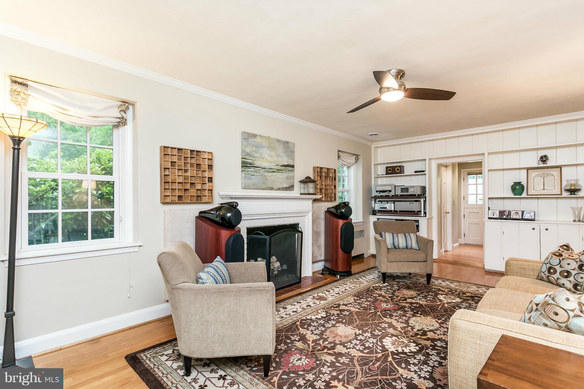 7100 Sheffield Road Baltimore, MD 21212 - Photo 3 of 30 Living Room