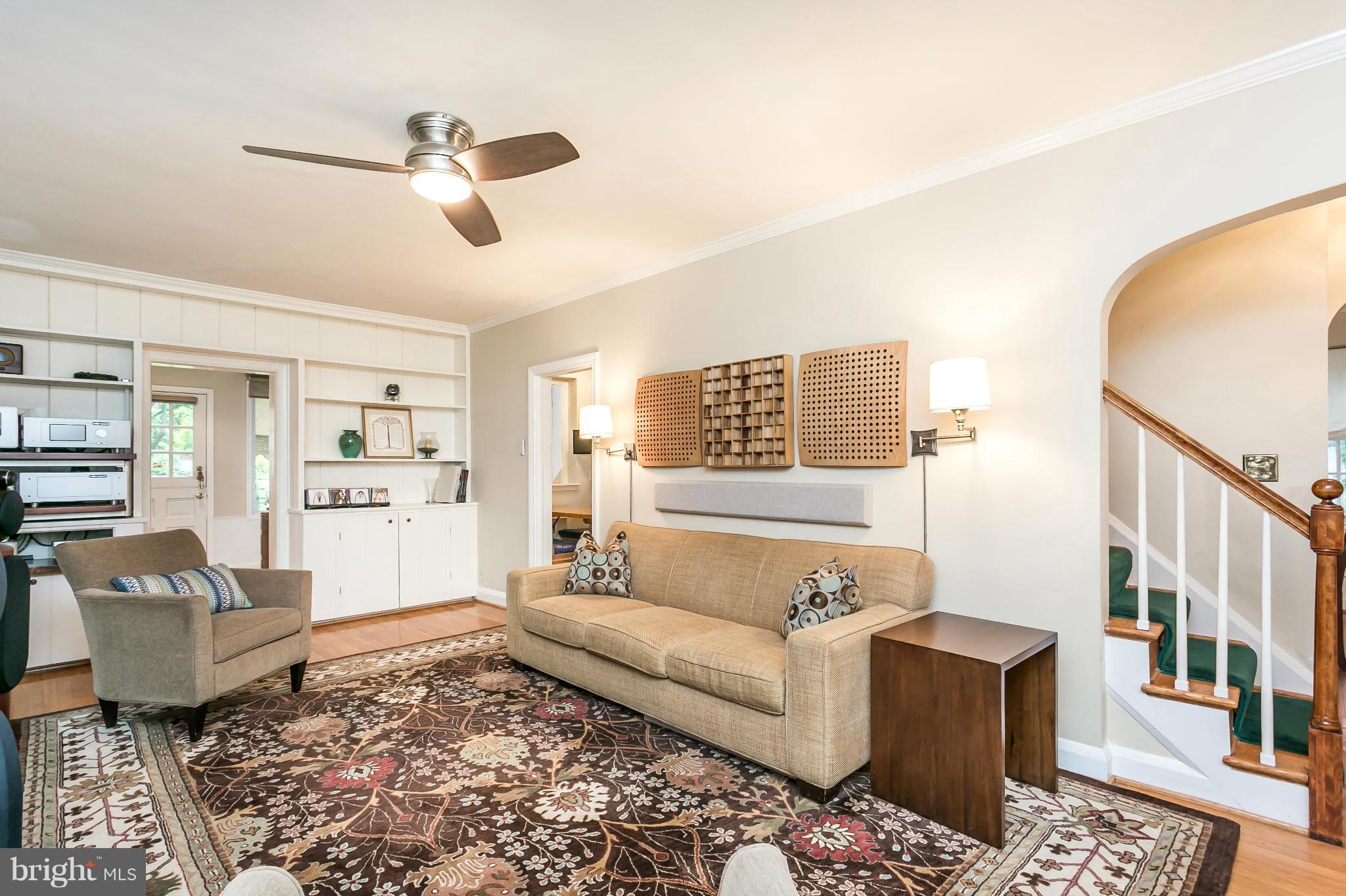 7100 Sheffield Road Baltimore, MD 21212 - Photo 4 of 30 Living Room