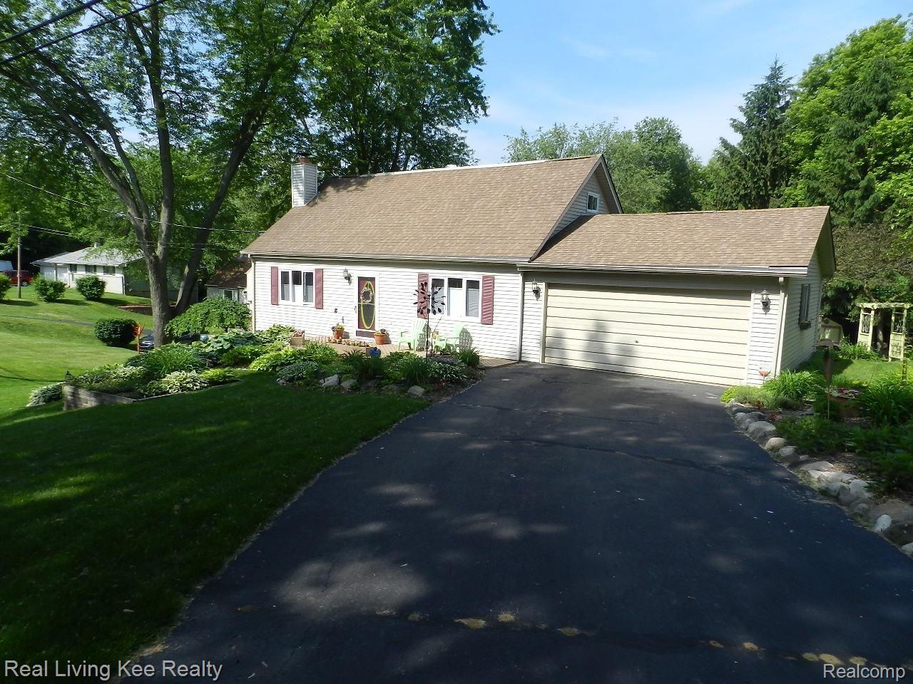 4138 Rohr Road Lake Orion, MI 48359 - Photo 4 of 51 DSCN4686.JPG