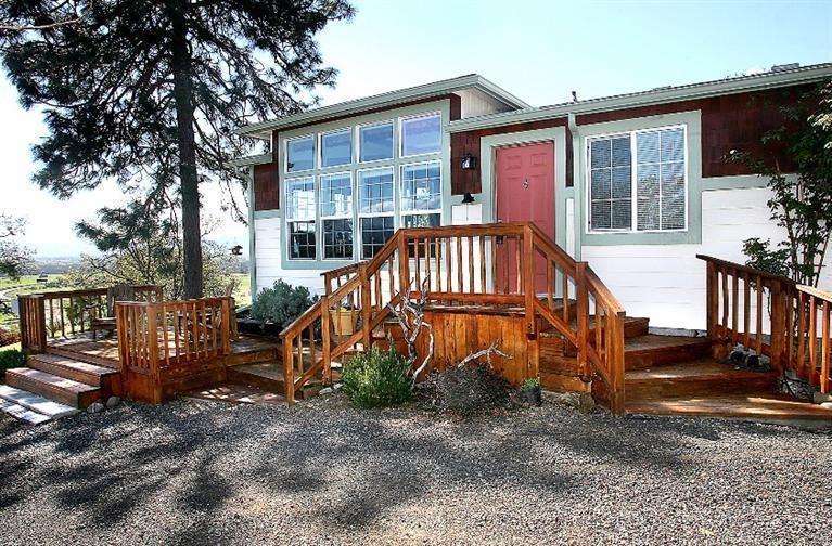 11208 Agate Road Eagle Point, OR 97524 - Photo 2 of 28 Front entry