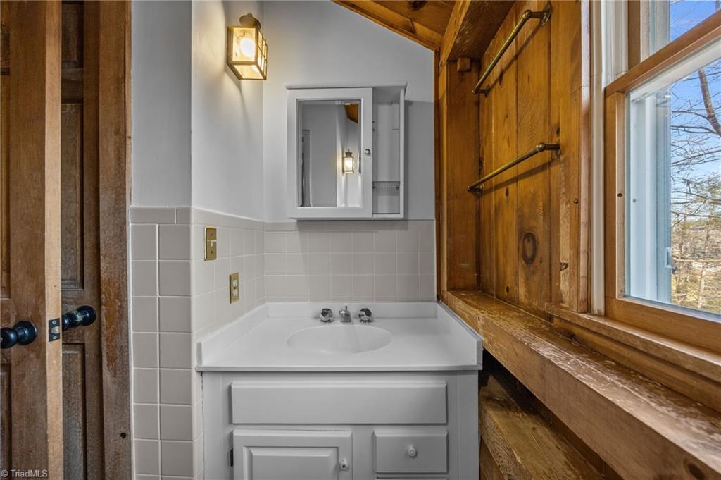 3323 North Rockingham Road Greensboro, NC 27407 - Photo 20 of 35