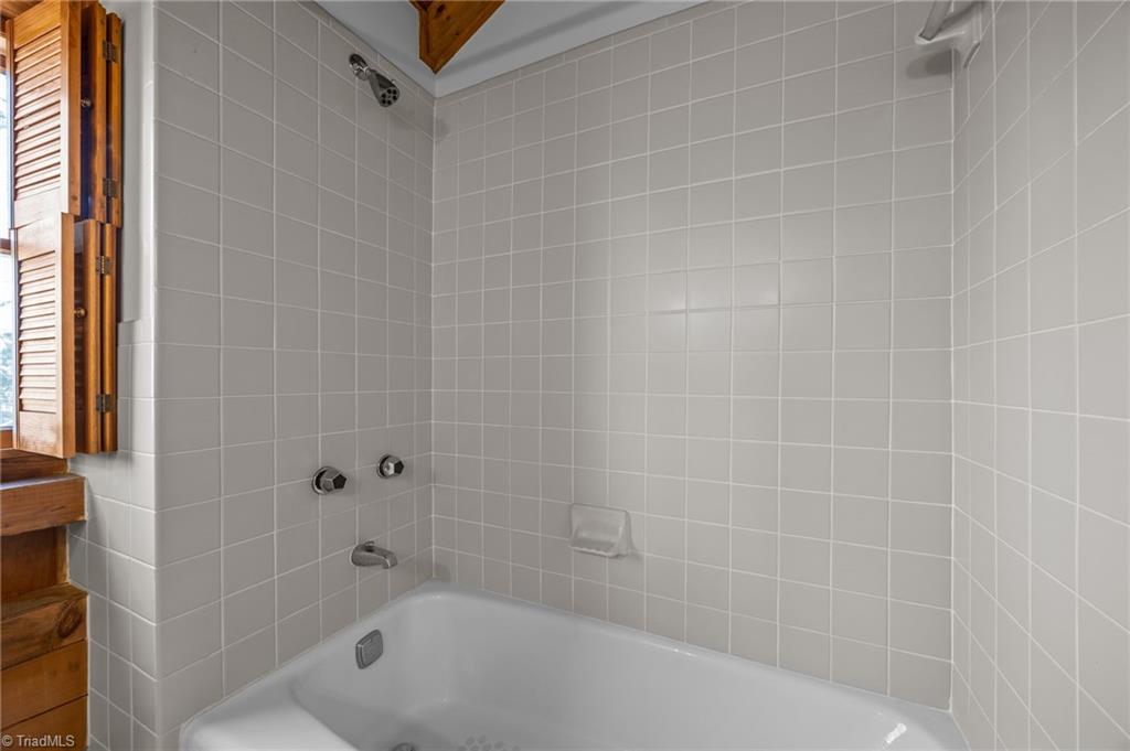 3323 North Rockingham Road Greensboro, NC 27407 - Photo 27 of 35