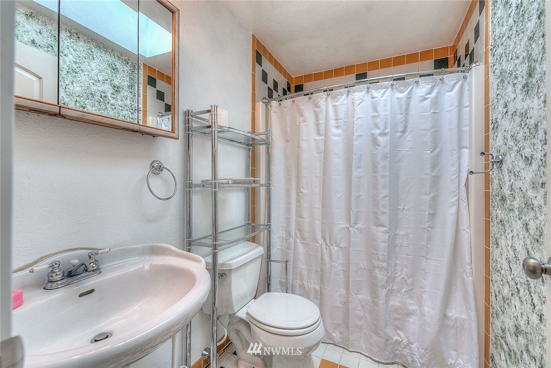 10979 Glenwood Road Southwest Port Orchard, WA 98367 - Photo 16 of 25 Gallery Image 16