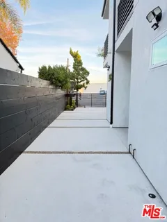 $5,300 | 5191 Lindley Avenue, Tarzana, CA 91356