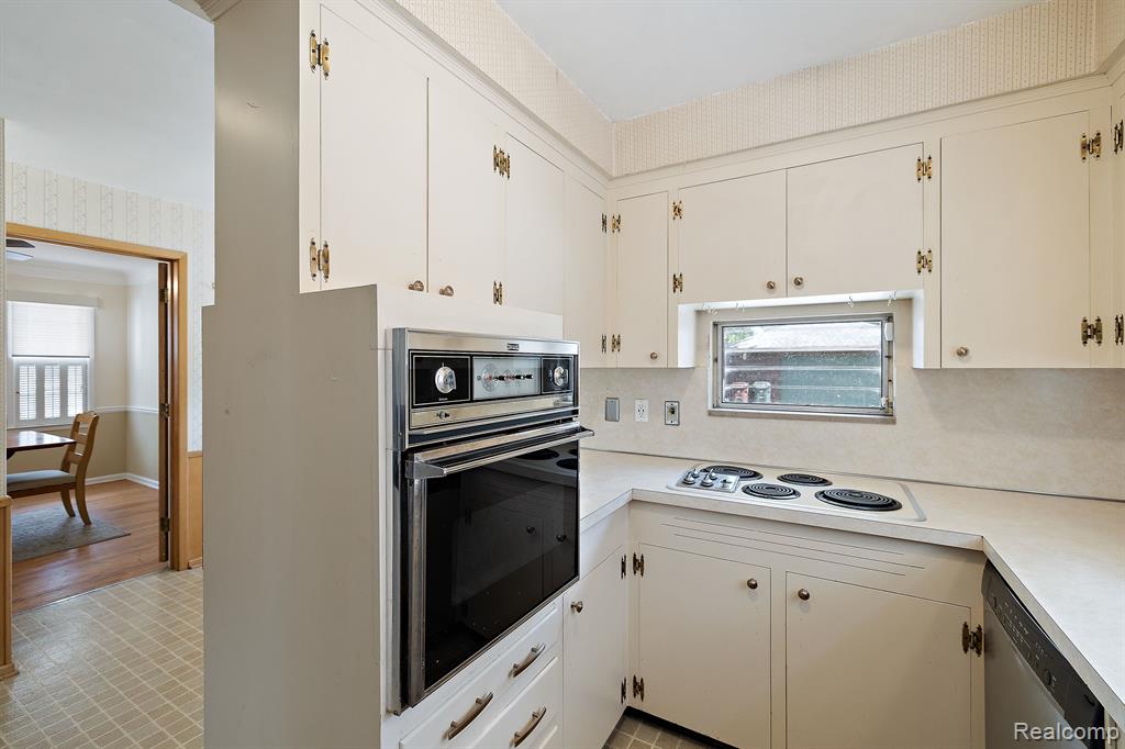 1730 Littlestone Road Grosse Pointe Woods, MI 48236 - Photo 17 of 45