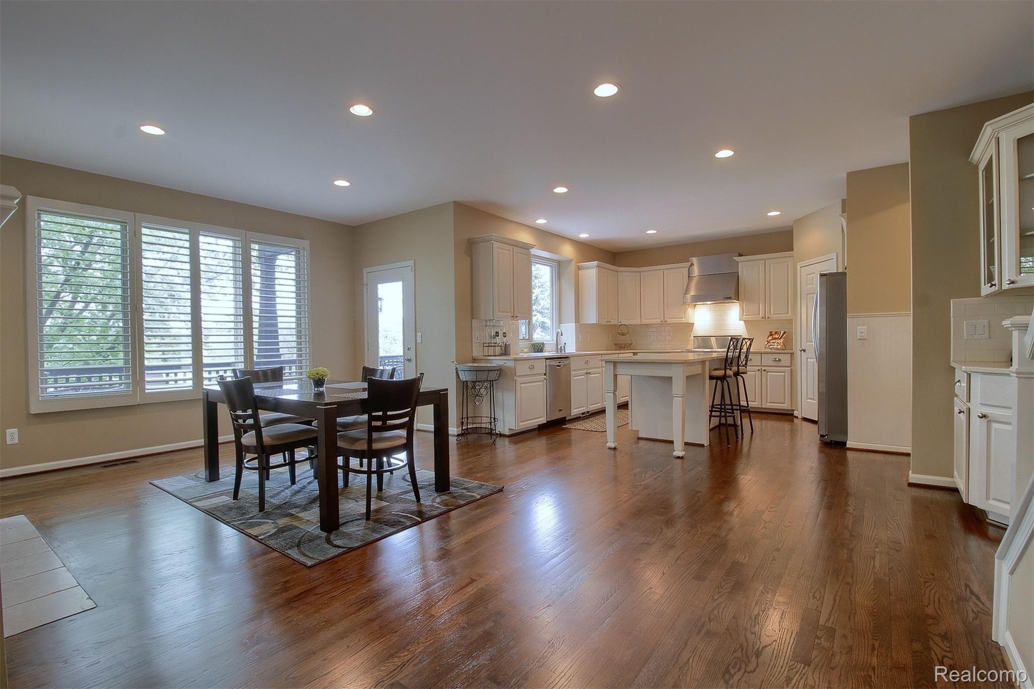 1229 Tulberry Circle Rochester, MI 48306 - Photo 6 of 36 11-Kitchen.jpg