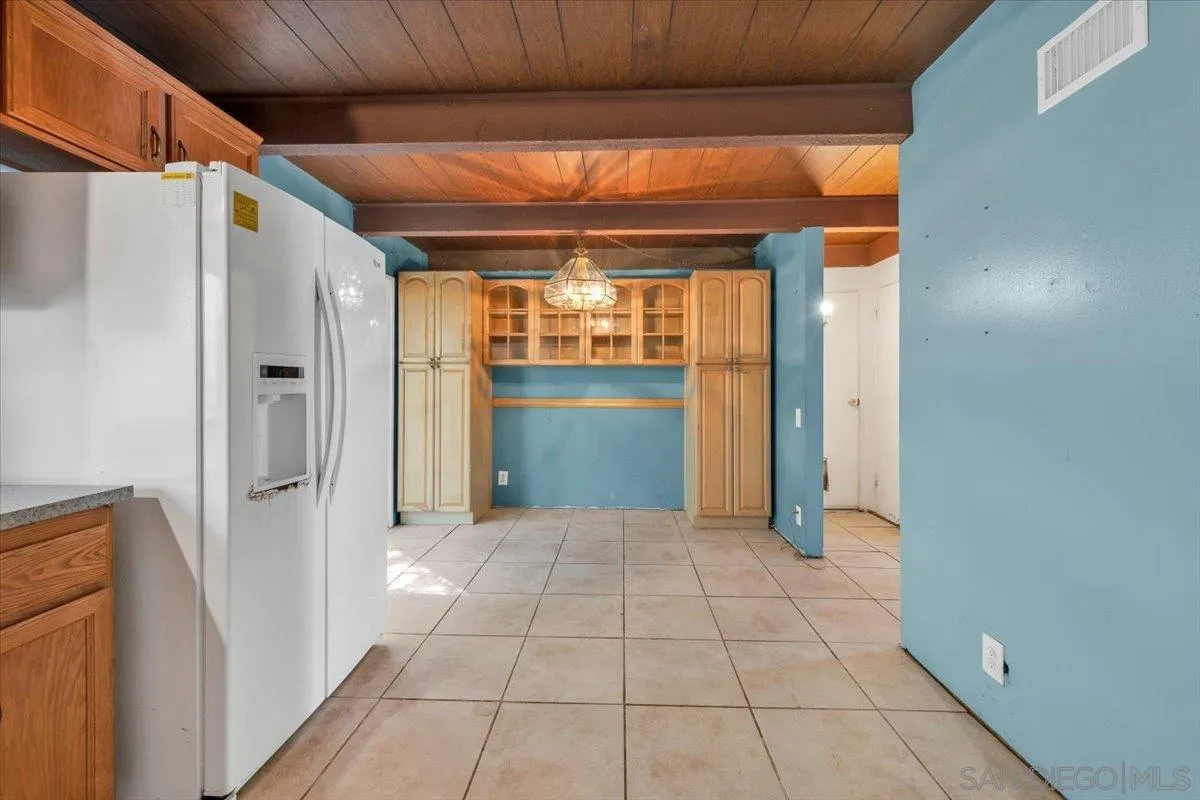 925 Raintree Place Vista, CA 92084 - Photo 11 of 33 Gallery Image 11