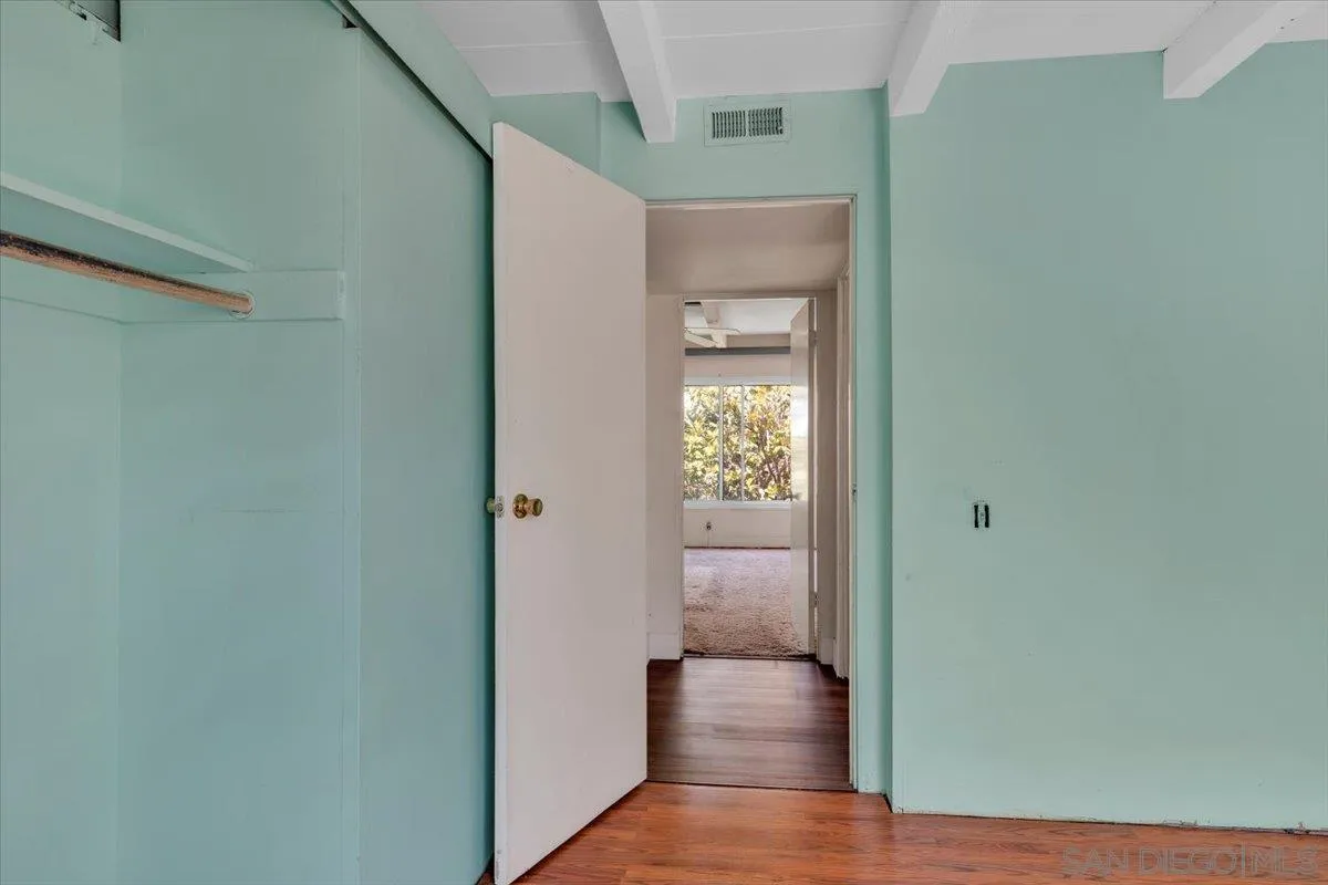 925 Raintree Place Vista, CA 92084 - Photo 19 of 33 Gallery Image 19