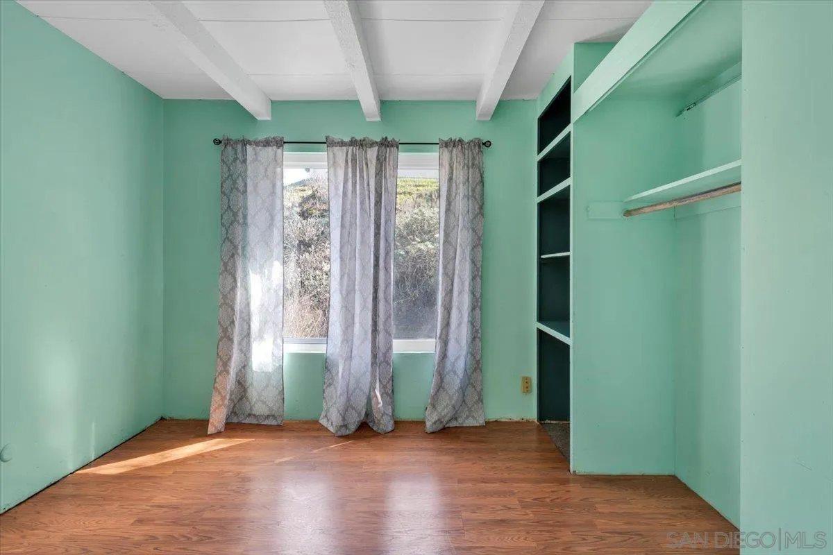 925 Raintree Place Vista, CA 92084 - Photo 21 of 33 Gallery Image 21