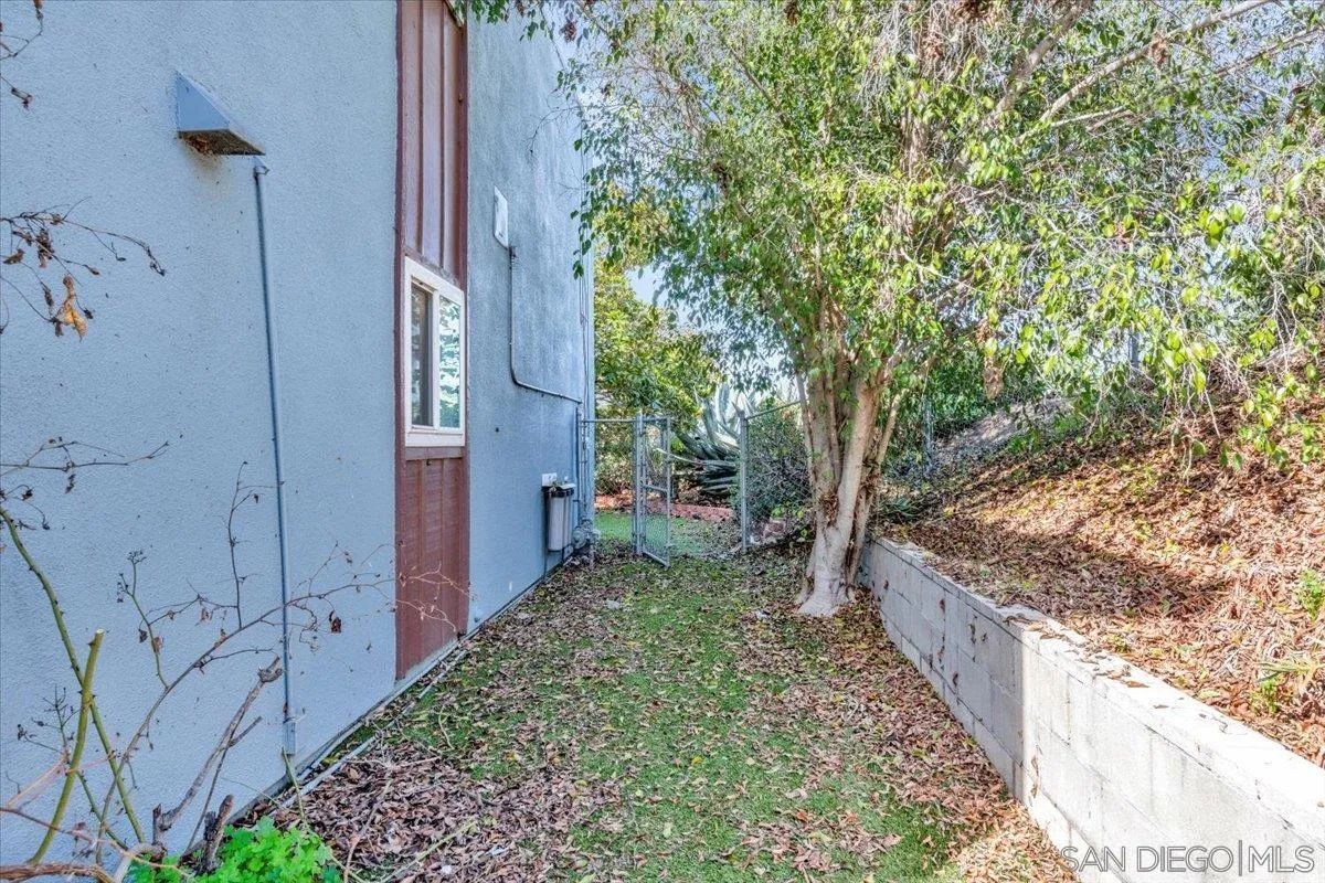 925 Raintree Place Vista, CA 92084 - Photo 28 of 33 Gallery Image 28