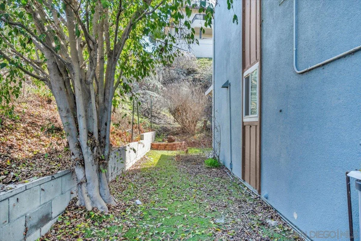 925 Raintree Place Vista, CA 92084 - Photo 29 of 33 Gallery Image 29