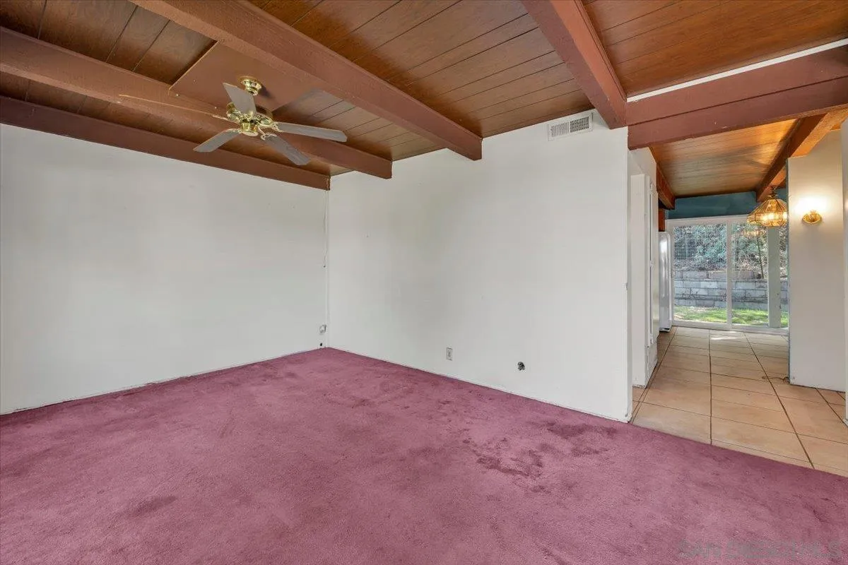 925 Raintree Place Vista, CA 92084 - Photo 4 of 33 Gallery Image 4