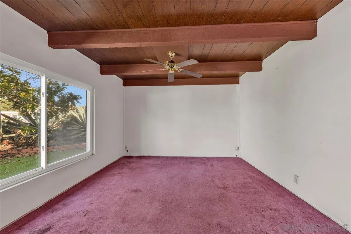 925 Raintree Place Vista, CA 92084 - Photo 5 of 33 Gallery Image 5