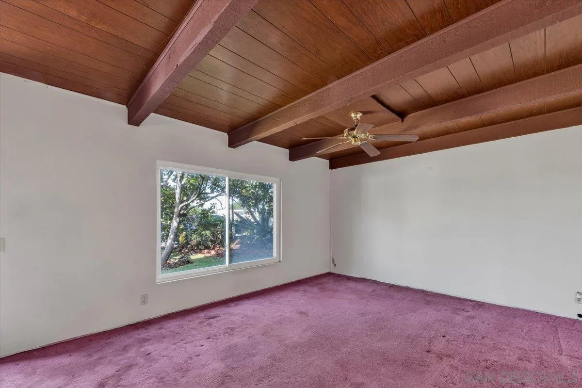 925 Raintree Place Vista, CA 92084 - Photo 6 of 33 Gallery Image 6
