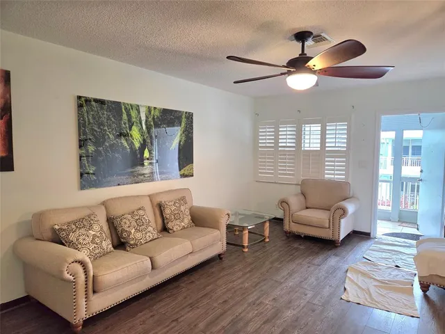 $1,500 | 2100 Northeast 38th Street, Unit 210, Lighthouse Point, FL 33064