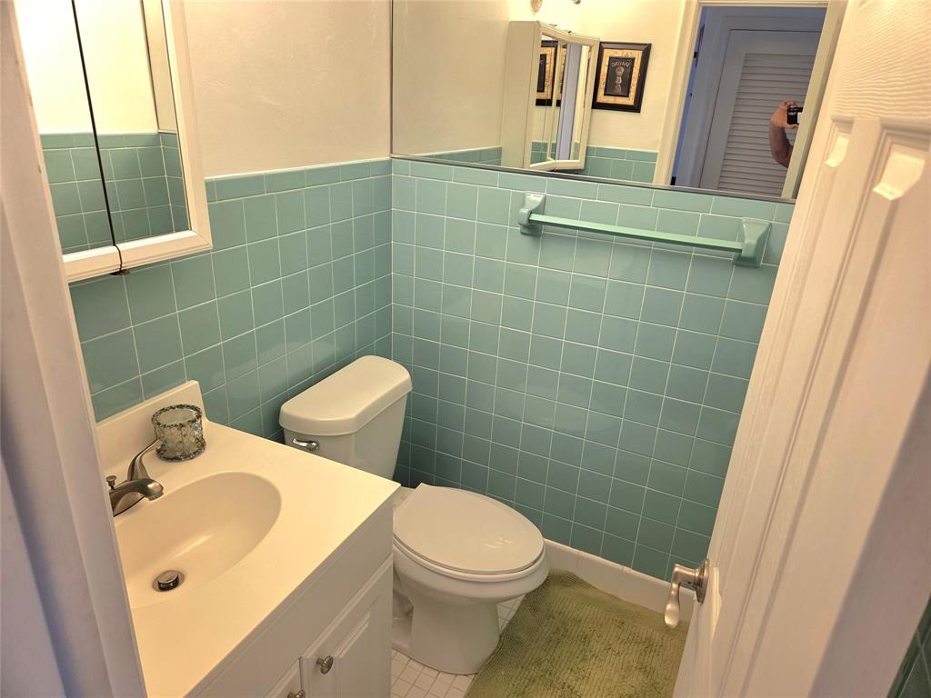 2100 Northeast 38th Street, Unit 210 Lighthouse Point, FL 33064 - Photo 7 of 12 Guest Bathroom