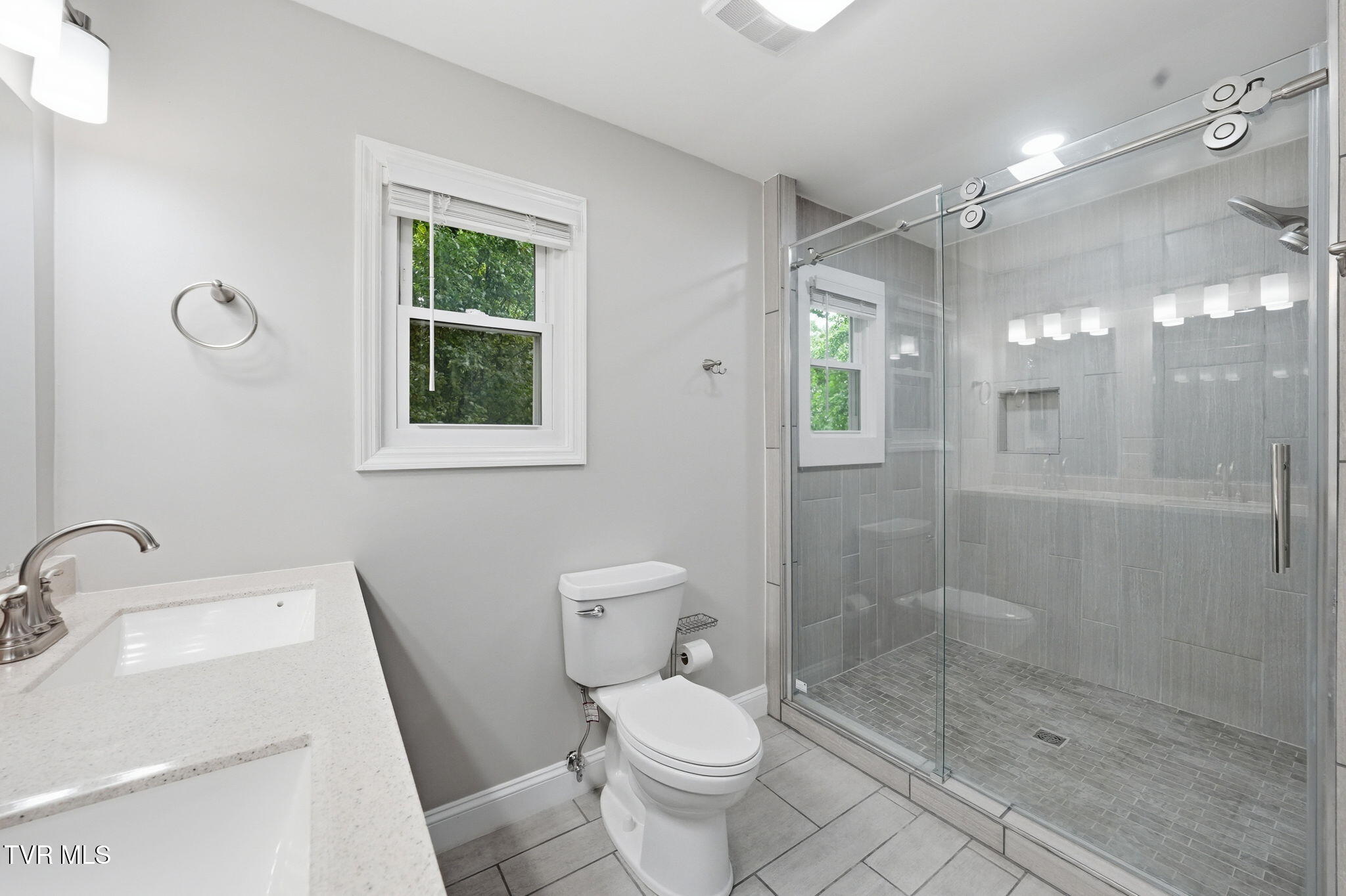 440 Lakeshore Road Bluff City, TN 37618 - Photo 20 of 56 55-web-or-mls-038_DSC01038