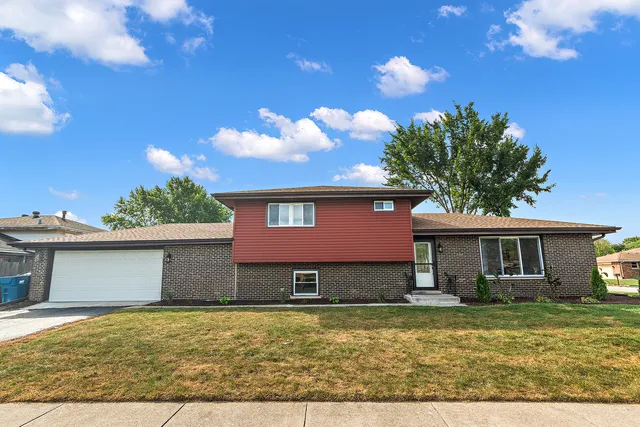 $369,000 | 13706 Crestview Court, Crestwood, IL 60418