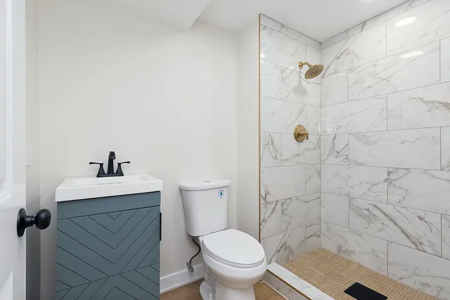 $369,000 | 13706 Crestview Court, Crestwood, IL 60418