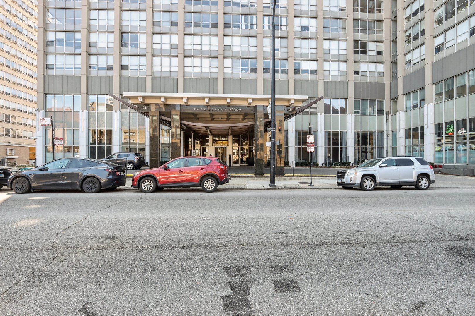 655 West Irving Park Road, Unit 2805 Chicago, IL 60613 - Photo 5 of 37 Gallery Image 5