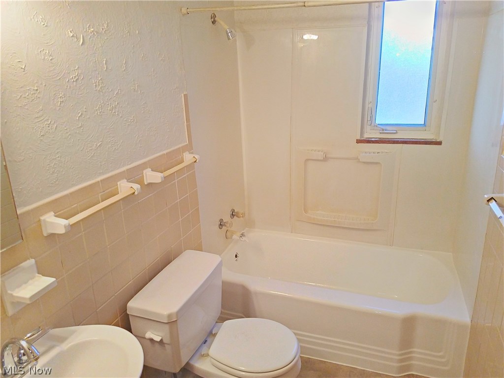 344 Babbitt Road Euclid, OH 44123 - Photo 8 of 29 Gallery Image 8