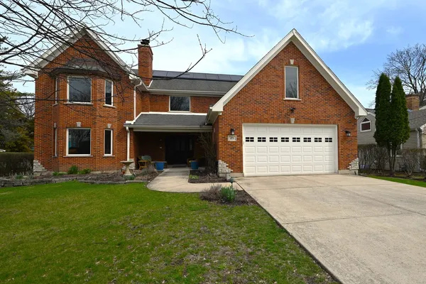 $1,595,000 | 175 Lagoon Drive, Northfield, IL 60093