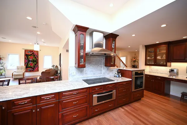 $1,595,000 | 175 Lagoon Drive, Northfield, IL 60093