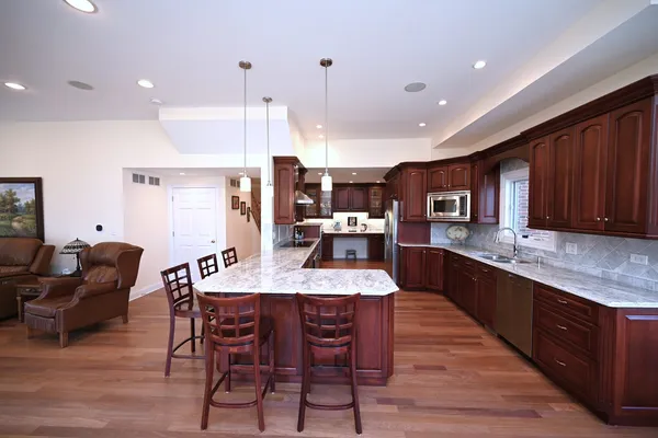 $1,595,000 | 175 Lagoon Drive, Northfield, IL 60093