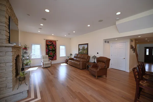 $1,595,000 | 175 Lagoon Drive, Northfield, IL 60093