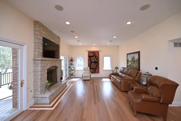 $1,595,000 | 175 Lagoon Drive, Northfield, IL 60093