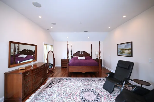 $1,595,000 | 175 Lagoon Drive, Northfield, IL 60093