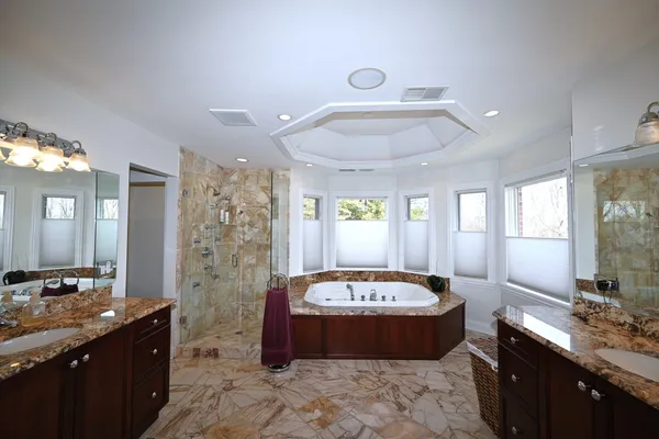 $1,595,000 | 175 Lagoon Drive, Northfield, IL 60093