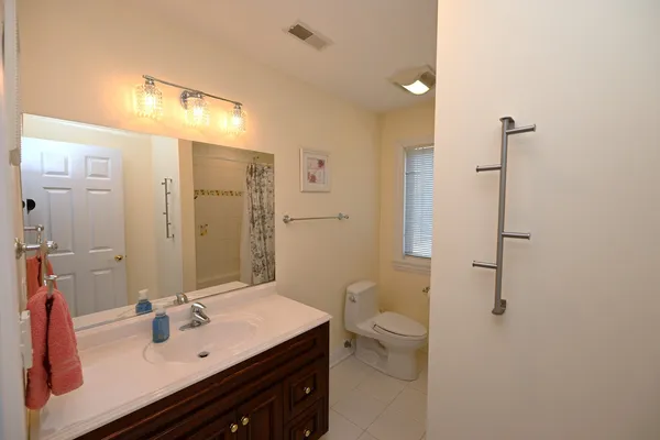 $1,595,000 | 175 Lagoon Drive, Northfield, IL 60093